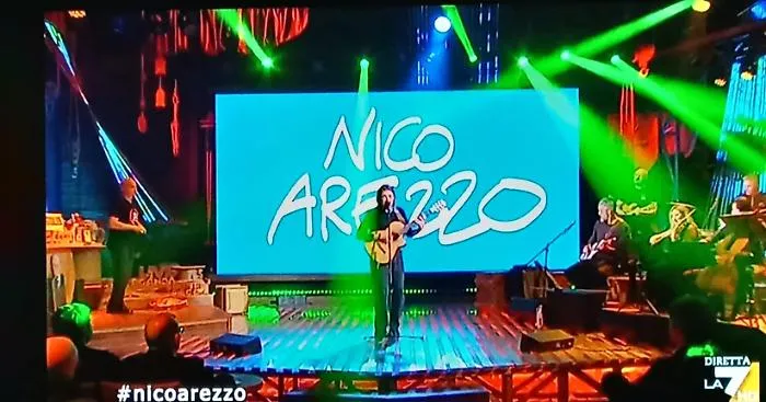 Il cantautore ragusano Nico Arezzo si &egrave; esibito a Propaganda Live