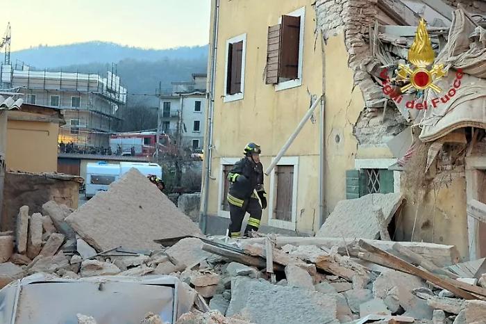Esplosione in una palazzina nel Veronese: tre estratti vivi dalle macerie