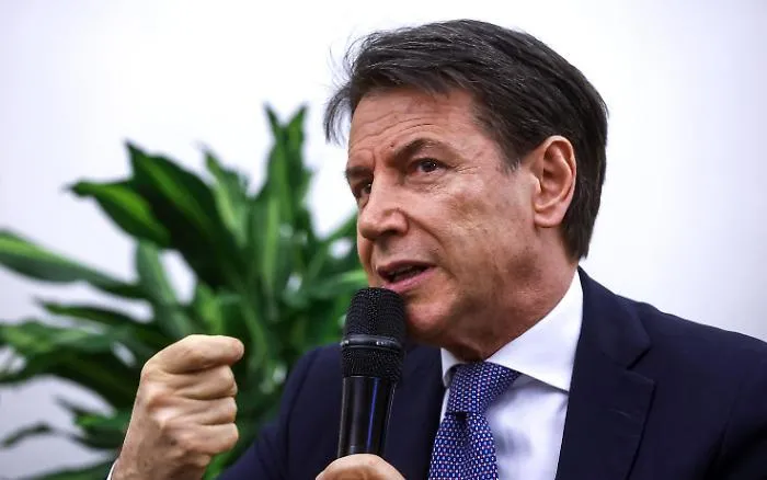 Conte (M5s) in tour in Sicilia tra i danni del ciclone Harry: &laquo;Meloni non si occupa delle emergenze ma pensa a Sanremo&raquo;