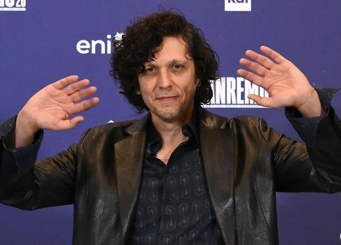 Ermal Meta a Sanremo: il silenzio su Gaza &egrave; la vera bestemmia