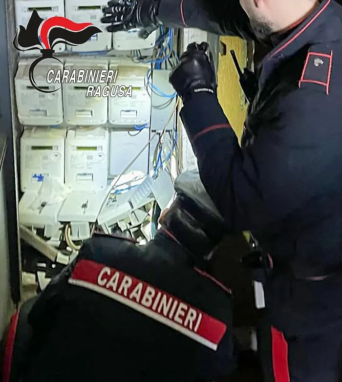 Modica, gestiva una lavanderia rubando energia elettrica: furto da 50mila euro