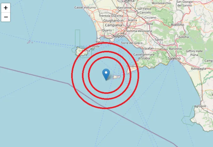 Scossa profonda di magnitudo 5,9 nel Golfo di Napoli, epicentro a 414 km al largo di Capri: trema il Sud Italia