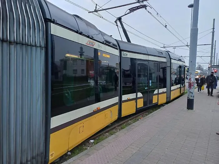 Milano, ancora paura sui binari: a fuoco il tram 27. &Egrave; emergenza sicurezza per i mezzi ATM