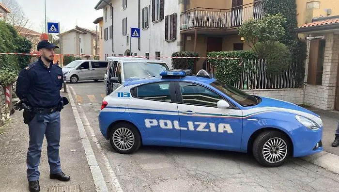 Donna uccisa a coltellate dal marito a Bergamo: c'&egrave; l'ipotesi della gelosia ma il movente resta un mistero