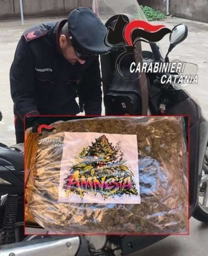 Fermato a Ognina con oltre un chilo di marijuana nel sottosella: 38enne arrestato