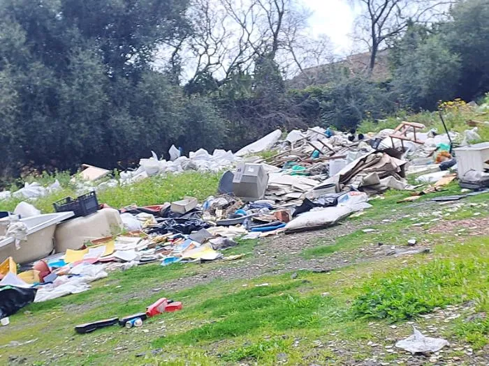 Tre discariche sequestrate a Catania: quattro denunciati e 210 sanzioni elevate