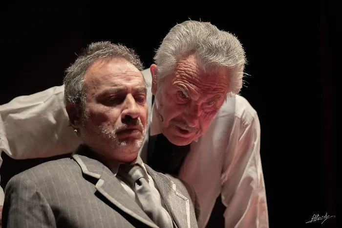 &ldquo;Il piacere dell&rsquo;onest&agrave;&rdquo;: la regia di Guglielmo Ferro riscopre l&rsquo;attualit&agrave; ferocemente moderna di Pirandello