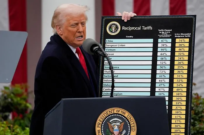 L'Europa dice s&igrave; al dazi al 15% (ma non si fida degli Usa e c'&egrave; la clausola anti Trump)