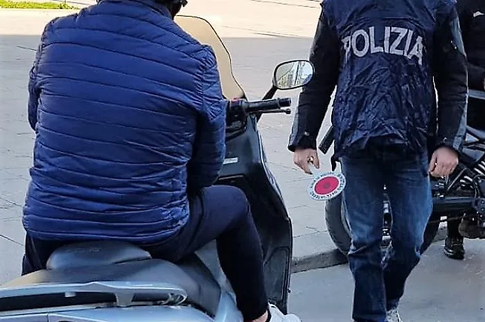 "Aprite il  caveau ho faccio esplodere tutto": rapina ufficio postale con un finto ordigno ma la fuga dura poco