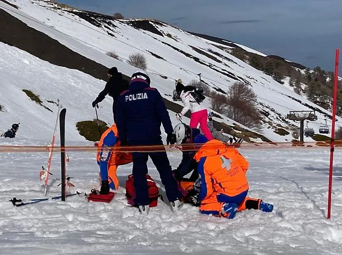 "Volanti delle nevi" in azione sull'Etna: 5 soccorsi a Piano Provenzana e due sciatori sanzionati