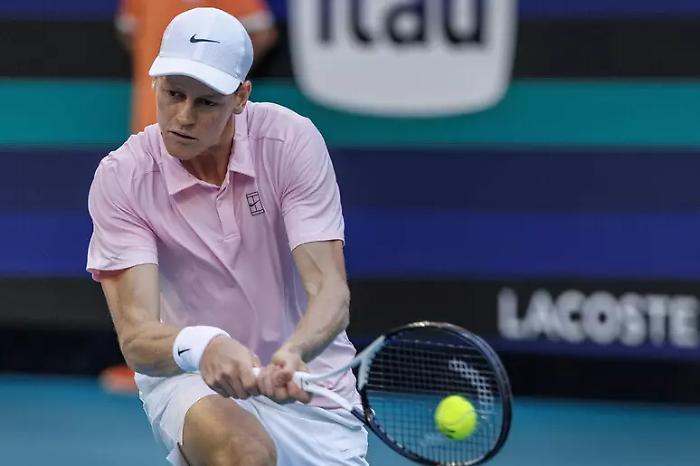 Sinner inarrestabile batte  Zverev a Miami e vola in finale
