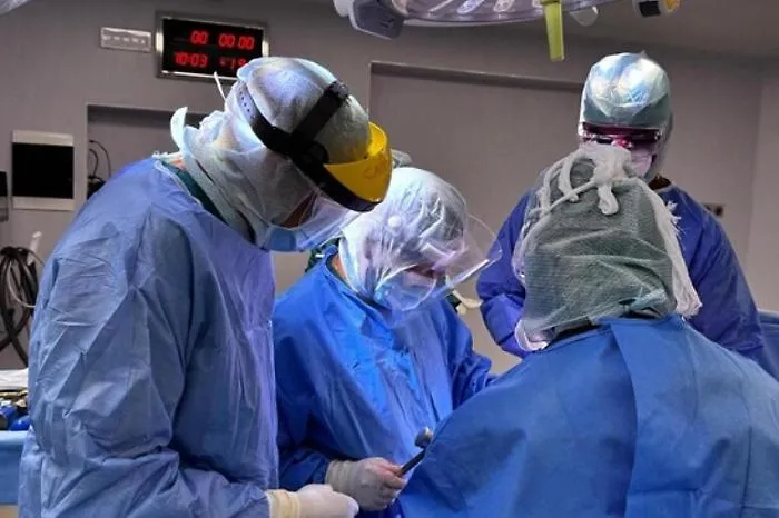 Operato al cervello senza anestesia: la nuova frontiera dell'ipnosi medica