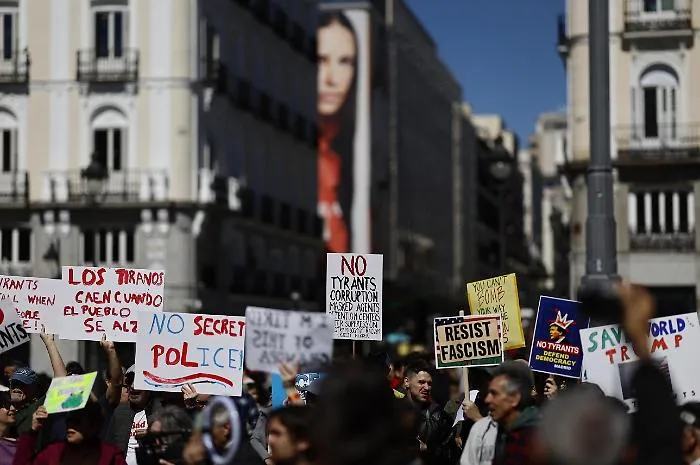 La Spagna chiude lo spazio aereo ai voli militari per l'Iran e protesta contro Israele