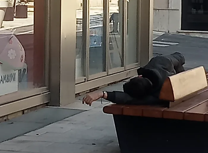 Ragusa, polemica dopo l'episodio in via Roma: il caso solleva interrogativi su sicurezza e senso civico