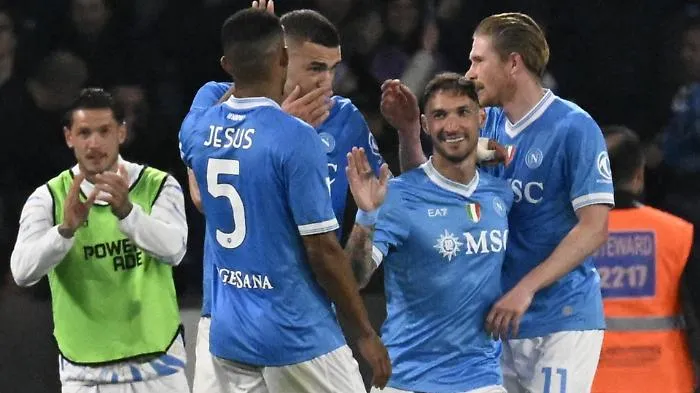 Napoli di misura sul Milan: Politano decide, azzurri secondi