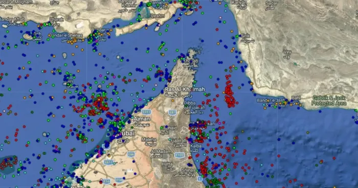 L'Iran blocca il transito nello stretto di Hormuz dopo i raid di Israele in Libano