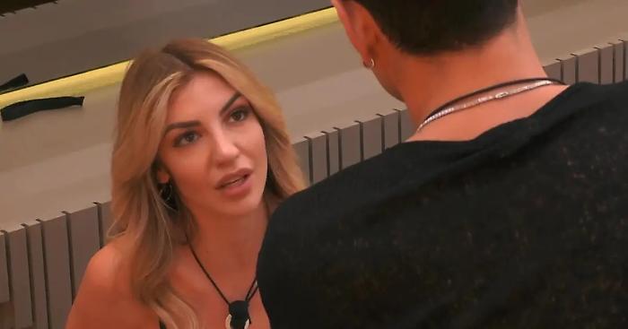 Grande Fratello Vip, il sussurro di Lucia Ilardo a Renato Biancardi accende la Casa: cosa si sente davvero, cosa no e perch&eacute; il caso &egrave; gi&agrave; pi&ugrave; grande del video