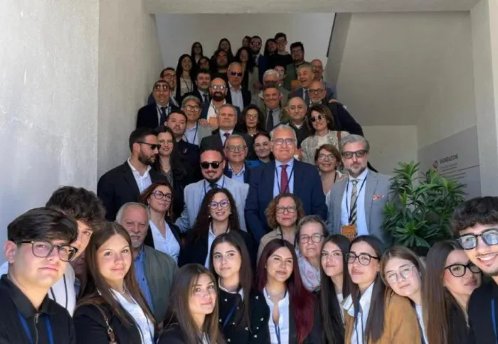 Da luogo negato a laboratorio di futuro: nasce la Caserma Creativa / F&agrave;scino