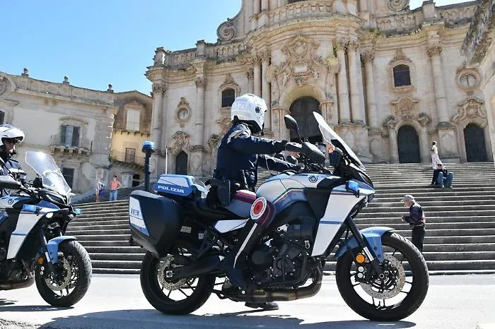 Modica, beccati con arnesi atti allo scasso: denunciati tre cittadini di origine romena