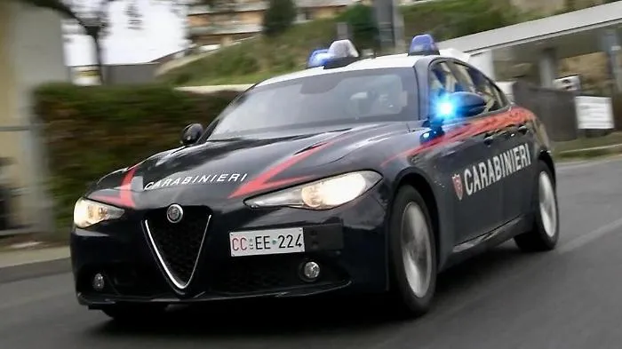 Operazione antidroga dei carabinieri: cocaina, hashish e migliaia di euro in contanti. Due giovani in manette