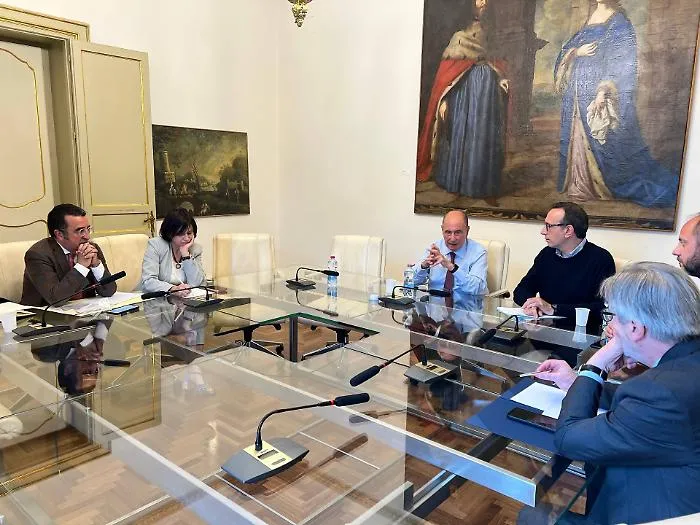 Rincaro carburanti mette in crisi la navigazione: interventi urgenti per i traghetti nello Stretto di Messina