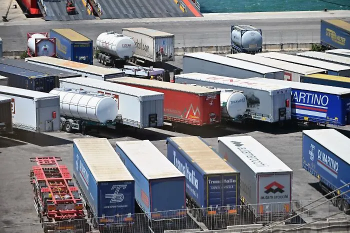 Blocco tir e porti, comitato trasportatori: &laquo;Non ci muoviamo dai piazzali fino a quando non saremo ricevuti dal Governo&raquo;