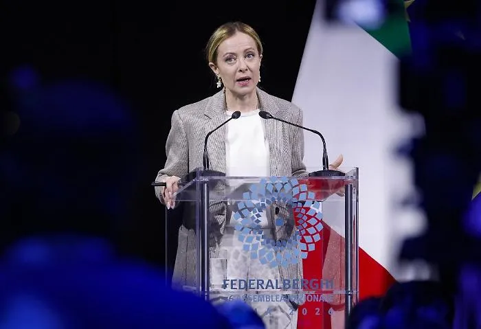 Stretto di Hormuz sotto assedio: Meloni vuole un cessate il fuoco prima delle navi, Schlein chiede un mandato multilaterale