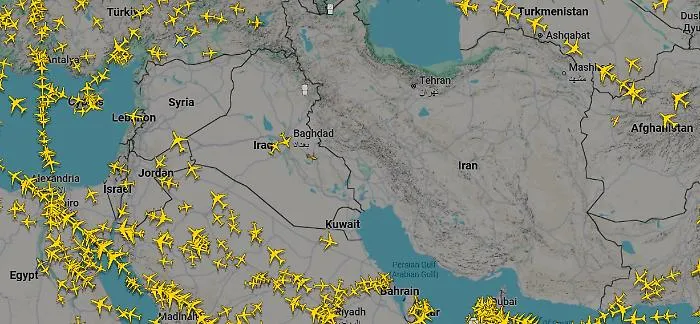 L'Iran annuncia la riapertura parziale dello spazio aereo, mentre dallo Stretto di Hormuz sono in transito diverse petroliere