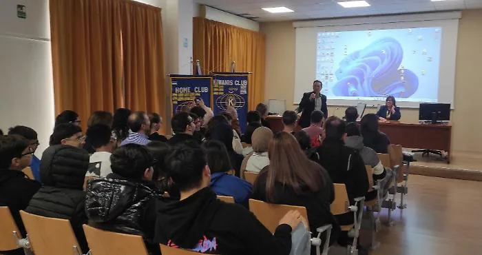 I rischi della rete, a Modica l'appassionata conferenza di Cannav&agrave;