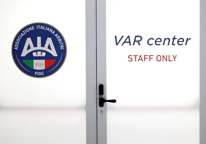 La rivolta dei fischietti: &laquo;Un sistema di minacce e codici segreti&raquo;