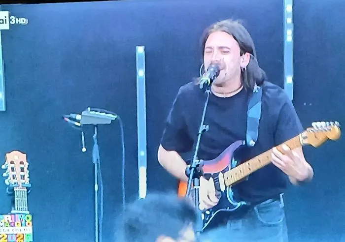 "Non si muore di lavoro": cos&igrave; il musicista ragusano Nico Arezzo ha infiammato il concertone del Primo maggio