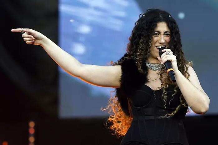 Concertone, Delia cambia "Bella Ciao": "essere umano" al posto di "partigiano" e sui social &egrave; bufera
