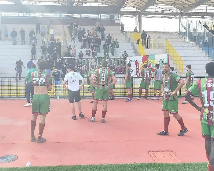 La delusione dei calciatori della Sancataldese