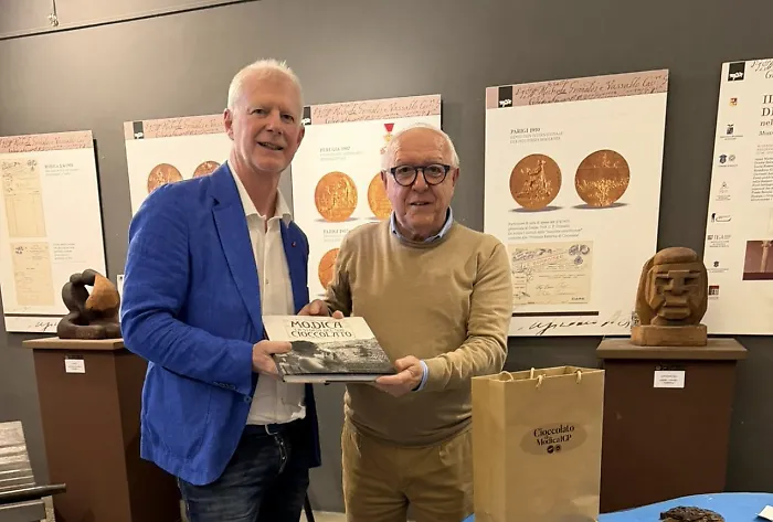 Modica, il generale Mattana in visita al museo del cioccolato