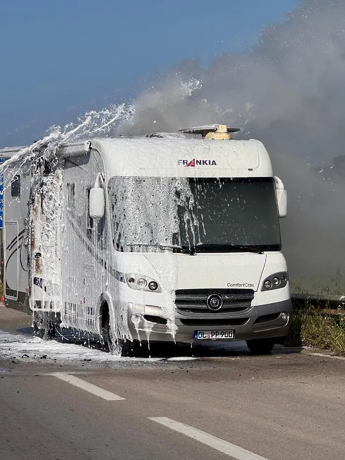 Eroe fuori servizio nella Valle dei Templi: carabiniere salva coppia di turisti dal camper in fiamme