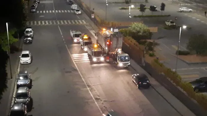 Catania, autocompattatori in via Imperia