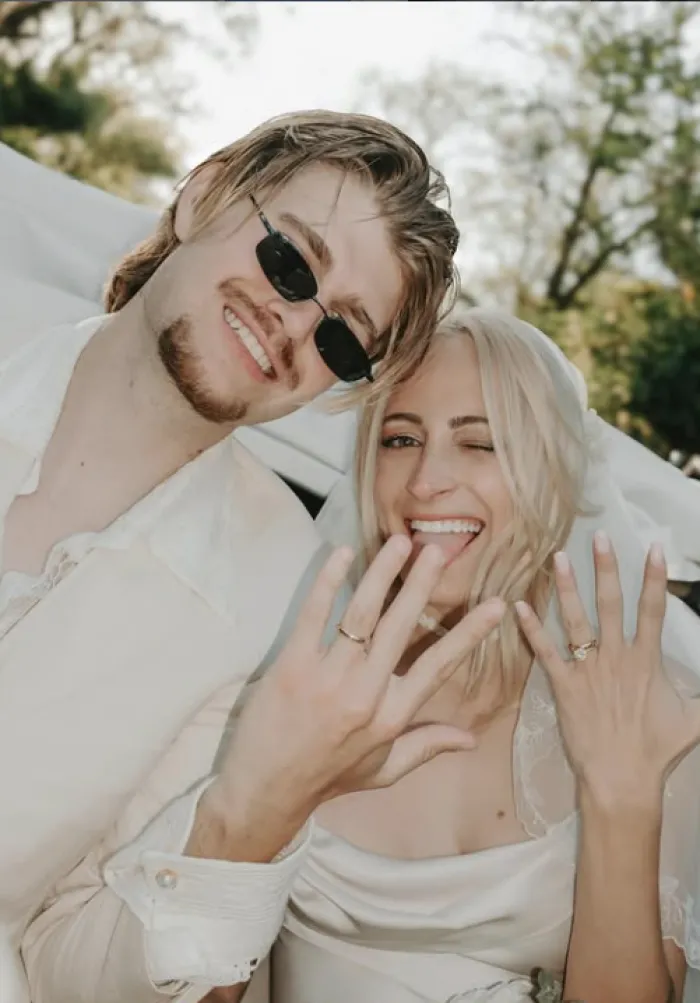 Matrimonio in bianco a Sabaudia: Lorella Cuccarini commossa per il s&igrave; del figlio Giorgio a Mariasole Galanti