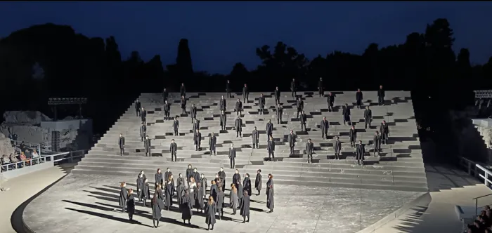 Trionfo per &ldquo;Antigone&rdquo;: repliche verso il sold out e il regista Carsen premiato &laquo;per la trilogia-capolavoro&raquo;