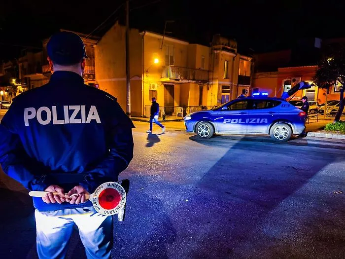 Cocaina nascosta nel calzino, arrestata 37enne: in auto trasportava 100 grammi di droga