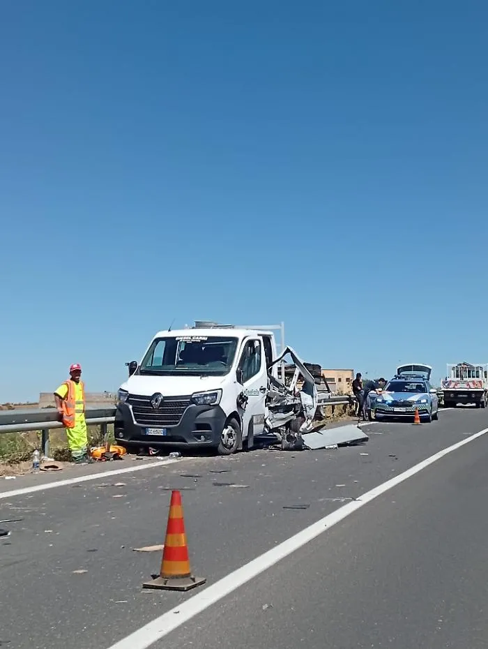 Incidente stradale sulla Ragusa-Catania, falciati quattro operai