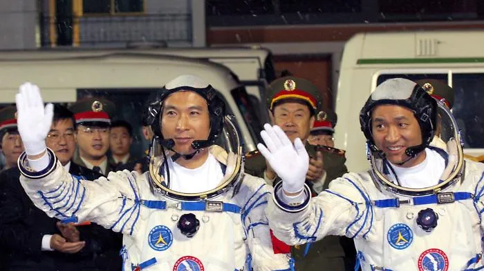 La Cina si prende anche la luna, la Nasa teme il sorpasso: possibile missione nel 2027