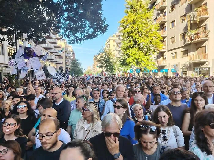 Maria Falcone: "Giovanni e nostro, guai a chi ce lo tocca"I nomi delle vittime e il minuto di silenzio
