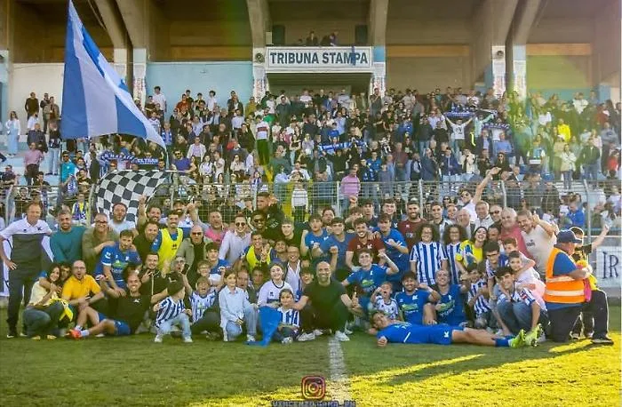 Il Calcio Kamarat insegue il sogno della serie D: un intero paese spinge i biancazzurri a Trebisacce