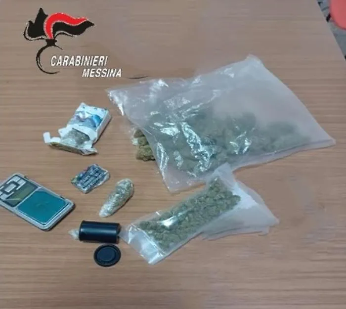 Arrestato a Capo d'Orlando con 200 grammi di stupefacenti: tenta di lanciare dosi dalla finestra