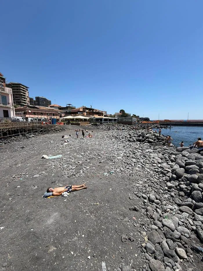 "Lungomare sospeso" a Catania: Trantino sospende il rifacimento e annuncia nuovi accessi al mare