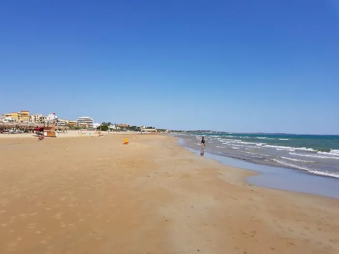 "Lasciate libera la spiaggia di Pietre nere a Pozzallo"