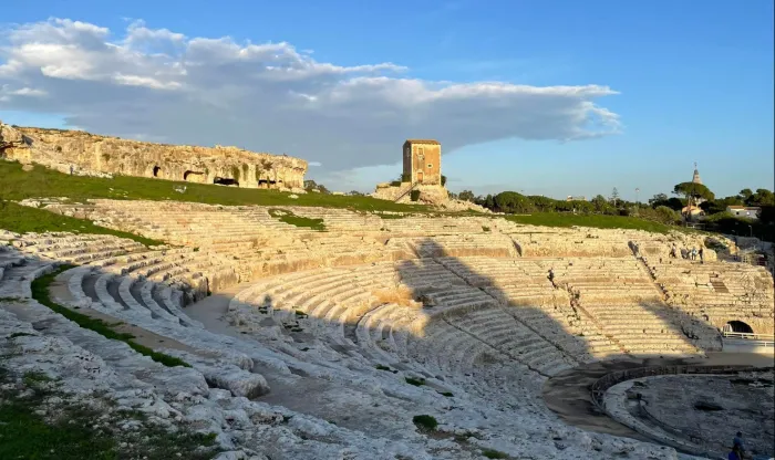 Siracusa e il suo Teatro Greco protagonisti domenica a &ldquo;O Anche No&rdquo; su Rai 3