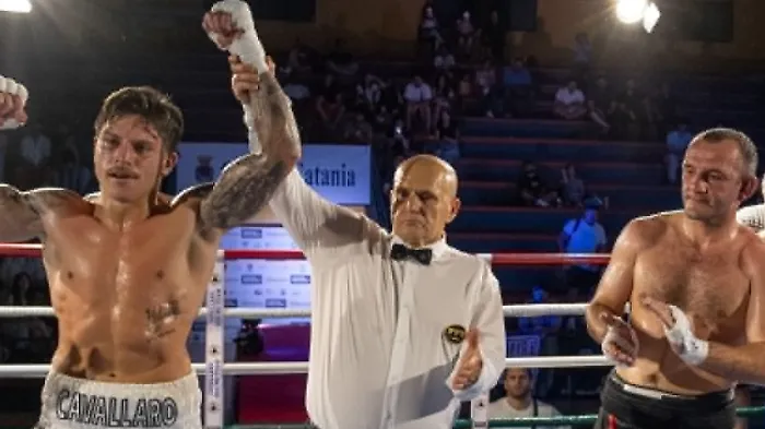 Boxe: Salvatore "Occhi di Tigre" incanta il pubblico del PalaAbramo e trionfa al terzo incontro tra i professionisti