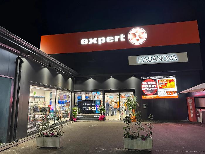 Maxi furto a Misilmeri: ladri tagliano il tetto e rubano 100 smartphone da Expert City 