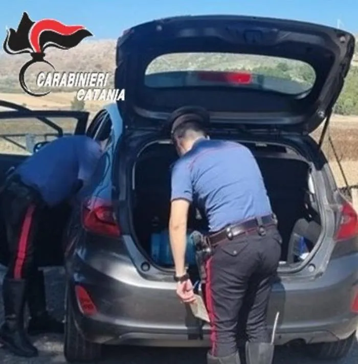 Baby-pusher in auto con la mamma: 16enne arrestato a Patern&ograve; dai Carabinieri 